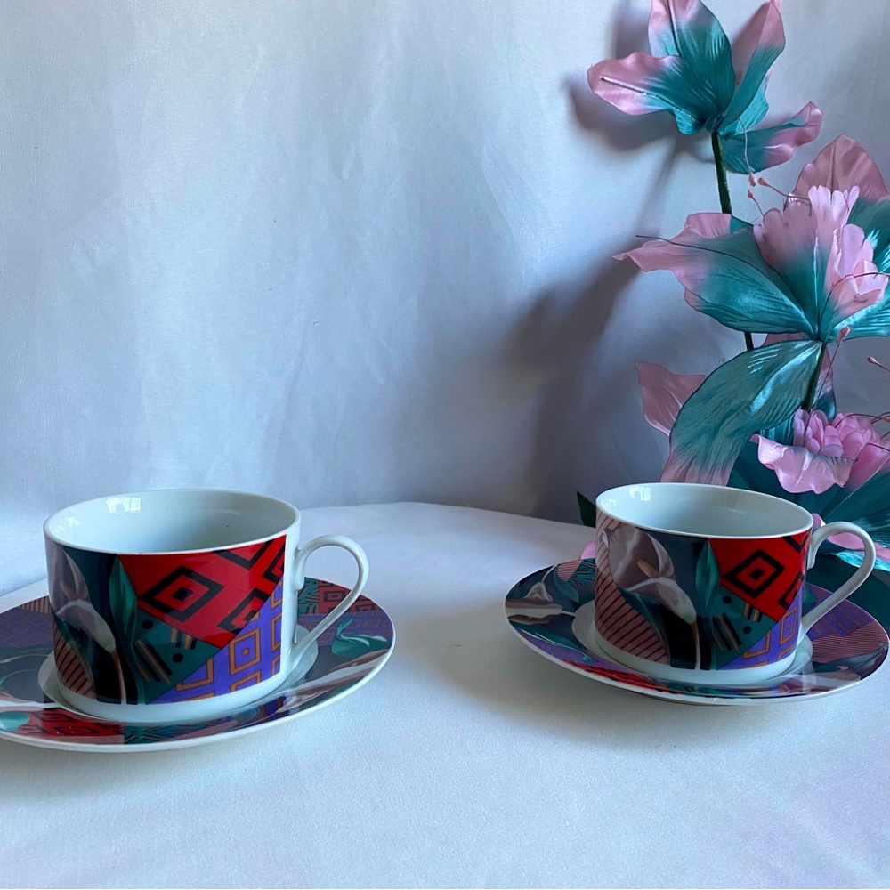Condo style gallery tea set